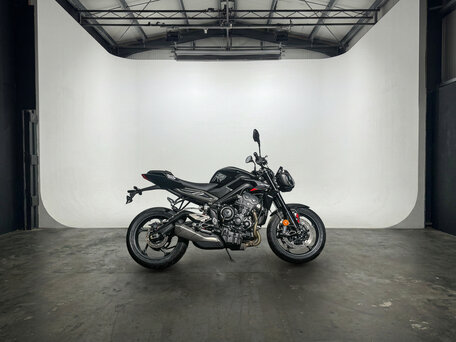 2025 Triumph Street Triple, чёрный, 1400000 рублей, вид 5