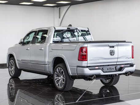 2026 Ram 1500 Crew Cab V Рестайлинг, серебристый, 10390000 рублей, вид 4