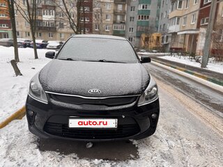 2019 Kia Rio IV, чёрный, 820000 рублей, вид 3
