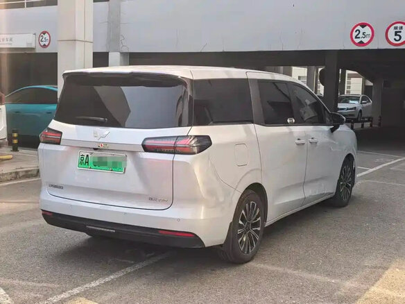 2025 Wuling Starlight 730, серебристый, 1655025 рублей - вид 8