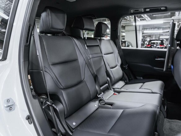 2026 Toyota Land Cruiser 300 Series, белый, 14850000 рублей - вид 22