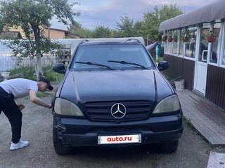 1999 Mercedes-Benz M-Класс 320 I (W163), чёрный, 350000 рублей, вид 2