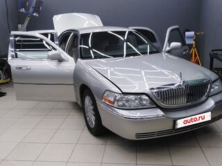 2004 Lincoln Town Car III Рестайлинг, серебристый, 2600000 рублей, вид 5