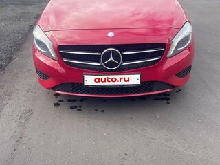 2013 Mercedes-Benz A-Класс 180 III (W176), красный, 1100000 рублей, вид 2