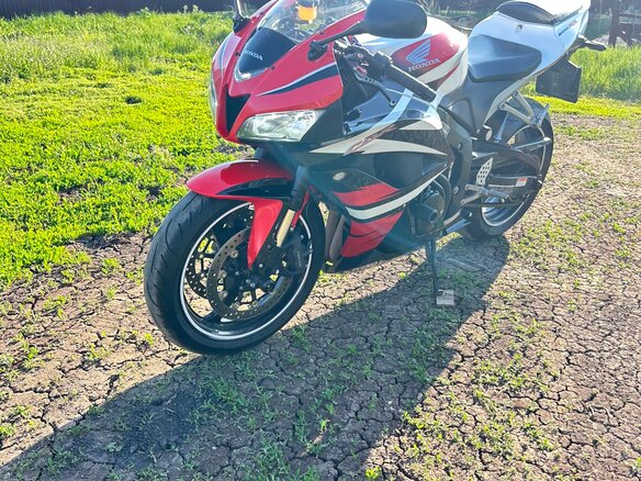 2008 Honda CBR 600RR, белый, 750000 рублей - вид 1