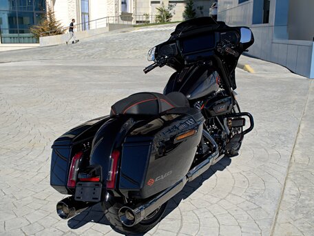 2025 Harley-Davidson CVO Street Glide, серый, 4350000 рублей, вид 4