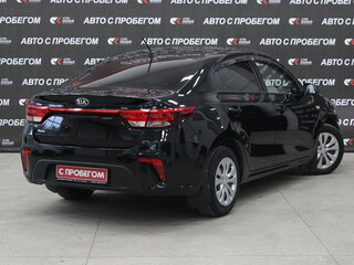 2019 Kia Rio IV, чёрный, 1423000 рублей, вид 3