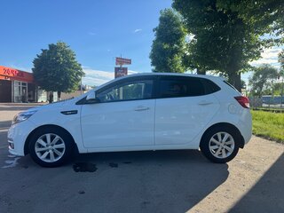 2016 Kia Rio III Рестайлинг, белый, 1110000 рублей, вид 5
