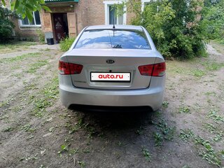 2010 Kia Cerato 5-speed II, серебристый, 840000 рублей, вид 3