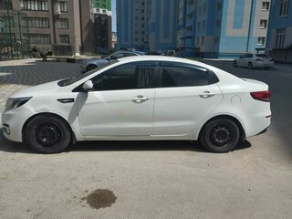 2016 Kia Rio III Рестайлинг, белый, 650000 рублей, вид 2