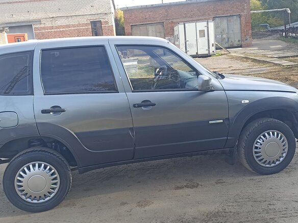 2013 Chevrolet Niva I Рестайлинг, серый, 578000 рублей - вид 2