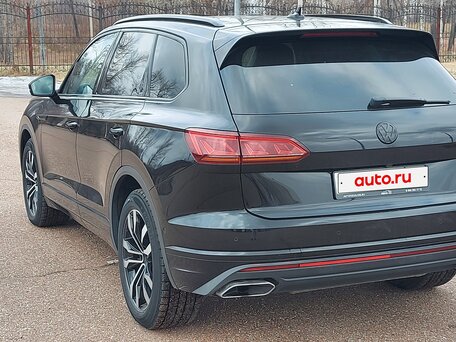 2019 Volkswagen Touareg III, чёрный, 4850000 рублей, вид 3