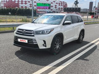 2019 Toyota Highlander III (XU50) Рестайлинг, белый, 4600000 рублей, вид 3