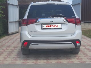 2020 Mitsubishi Outlander III Рестайлинг 3, белый, 2300000 рублей, вид 5