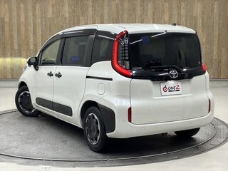 2022 Toyota Sienta III, белый, 1397400 рублей, вид 5