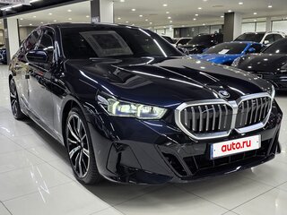 2025 BMW 5 серии 530i xDrive VIII (G60/G61/G68), чёрный, 7190999 рублей, вид 3