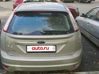 2010 Ford Focus II Рестайлинг, серебристый, 800000 рублей, вид 3