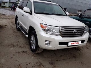 2013 Toyota Land Cruiser 200 Series Рестайлинг 1, белый, 4300000 рублей, вид 1