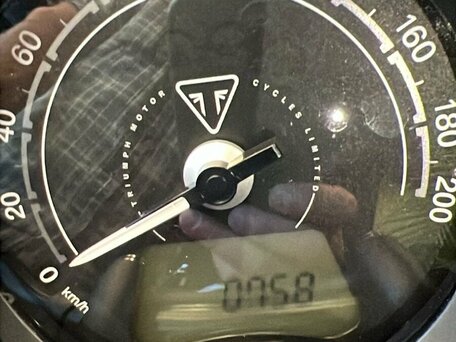 2026 Triumph Bonneville Bobber, чёрный, 2200000 рублей, вид 5