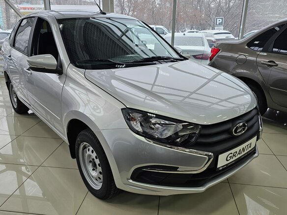 2026 Lada (ВАЗ) Granta I Рестайлинг, серебристый - вид 2