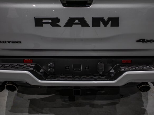 2026 Ram 1500 Crew Cab eTorque V Рестайлинг, серебристый, 11300000 рублей - вид 17