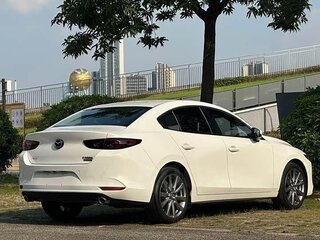 2022 Mazda 3 IV (BP), белый, 1824000 рублей, вид 4