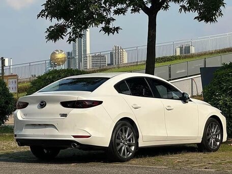 2022 Mazda 3 IV (BP), белый, 1824000 рублей, вид 4