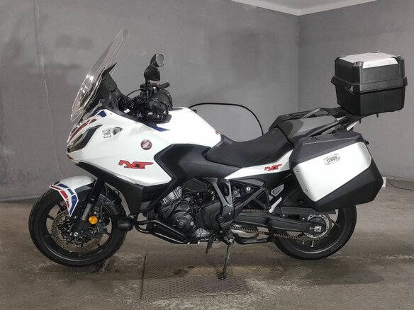2022 Honda NT1100, белый - вид 1