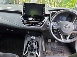 2019 Toyota Corolla Sport XII (E210), белый, 1350000 рублей, вид 3