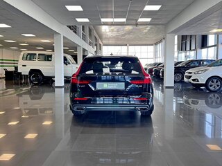 2018 Volvo V60 II, чёрный, 2240000 рублей, вид 4