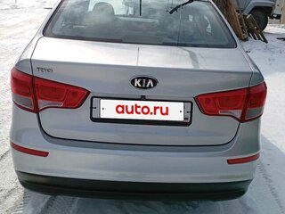 2015 Kia Rio 6-speed III, серебристый, 1050000 рублей, вид 2