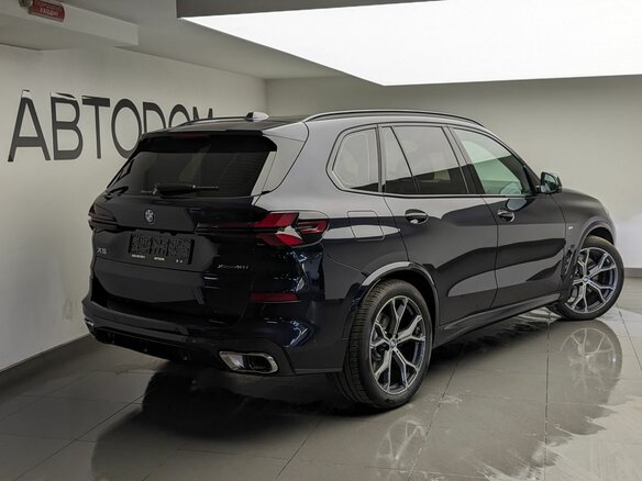 2025 BMW X5 40i IV (G05/G18) Рестайлинг, чёрный - вид 1