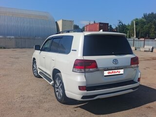 2017 Toyota Land Cruiser 200 Series Рестайлинг 2, белый, 5800000 рублей, вид 5