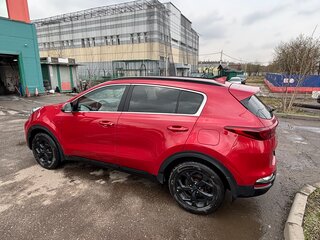 2021 Kia Sportage IV Рестайлинг, красный, 2750000 рублей, вид 4