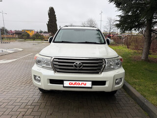 2013 Toyota Land Cruiser 200 Series Рестайлинг 1, белый, 3300000 рублей, вид 2