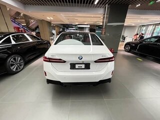 2026 BMW 5 серии Long 525Li VIII (G60/G61/G68), белый, 6825361 рублей, вид 4