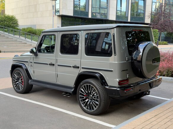 2026 Mercedes-Benz G-Класс AMG 63 AMG II (W465) Рестайлинг, серый, 32600000 рублей - вид 2