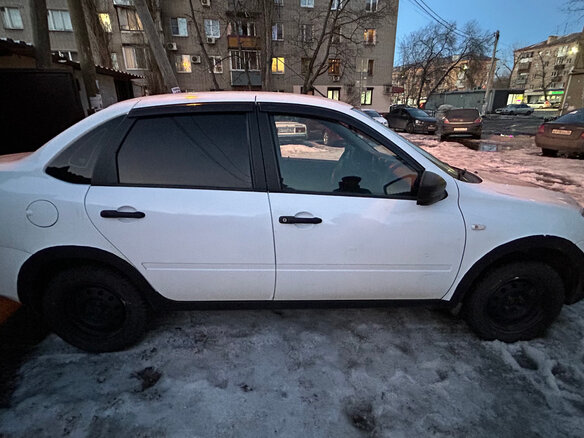 2017 Lada (ВАЗ) Granta I, белый, 380000 рублей - вид 1