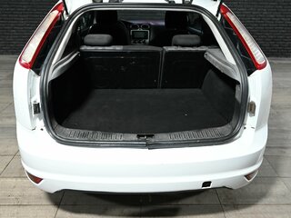 2009 Ford Focus II Рестайлинг, белый, 300000 рублей, вид 4