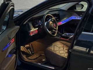 2023 BMW 7 серии 735i VII (G70), чёрный, 9999999 рублей, вид 2