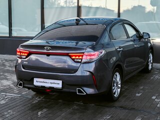 2021 Kia Rio IV Рестайлинг, серый, 1449000 рублей, вид 5