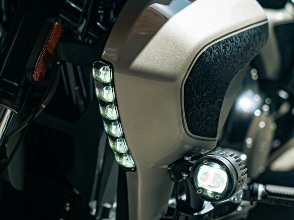 2023 Harley-Davidson CVO Road Glide, серебристый, 5850000 рублей - вид 12