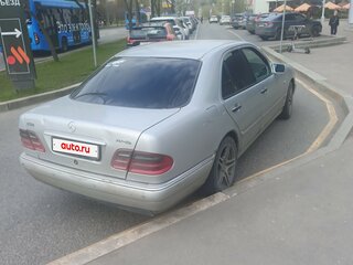 1998 Mercedes-Benz E-Класс 200 II (W210, S210), белый, 400000 рублей, вид 3
