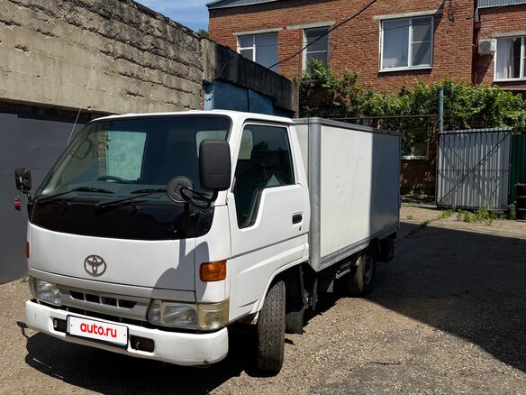 2001 Toyota Toyoace, белый, 1200000 рублей - вид 2