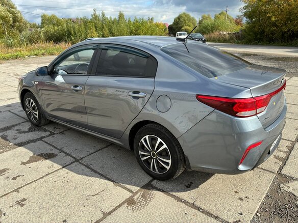 2018 Kia Rio IV, серый, 1190000 рублей - вид 5