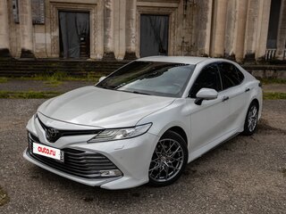 2019 Toyota Camry VIII (XV70), белый, 3500000 рублей, вид 1