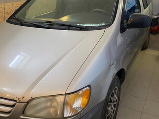 2001 Toyota Sienna I Рестайлинг, серебристый, 650000 рублей, вид 1