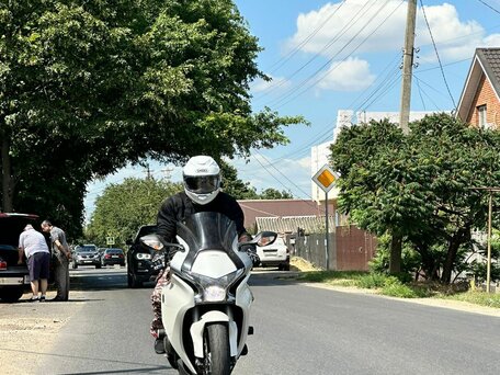 2010 Honda VFR 1200, белый, 1150000 рублей, вид 4