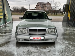 1995 Mercedes-Benz E-Класс 300 I (W124), серебристый, 900000 рублей, вид 5