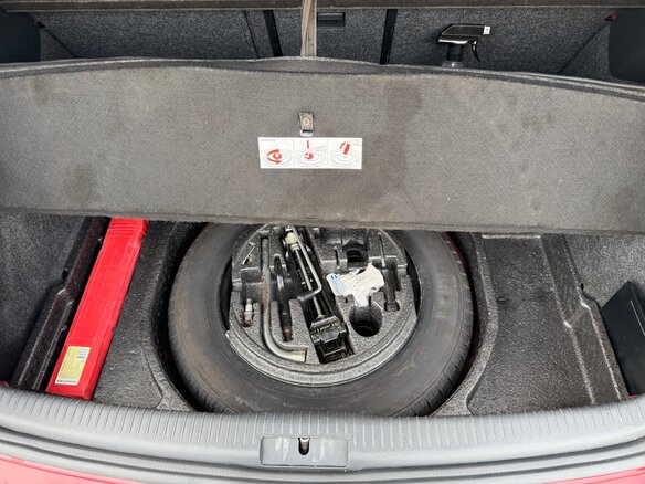 2011 Volkswagen Golf VI, красный, 1030000 рублей - вид 13